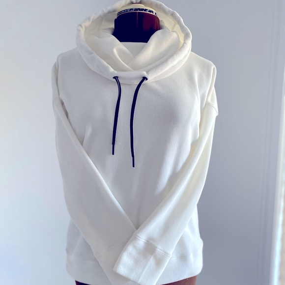 🤍CALVIN KLIEN 🤍performance white hoodie with a scoop draw string neck. - Picture 3 of 12